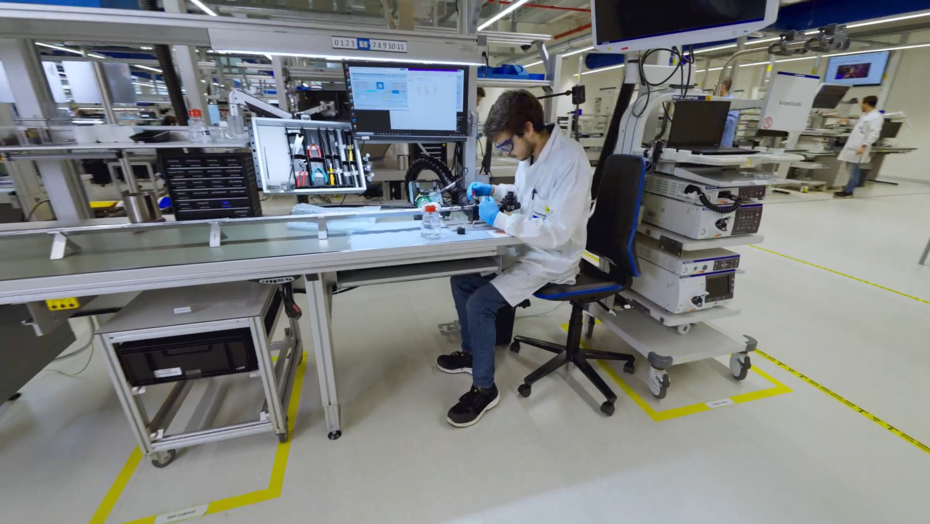 Work benches to fit out an area of over 1000 m²